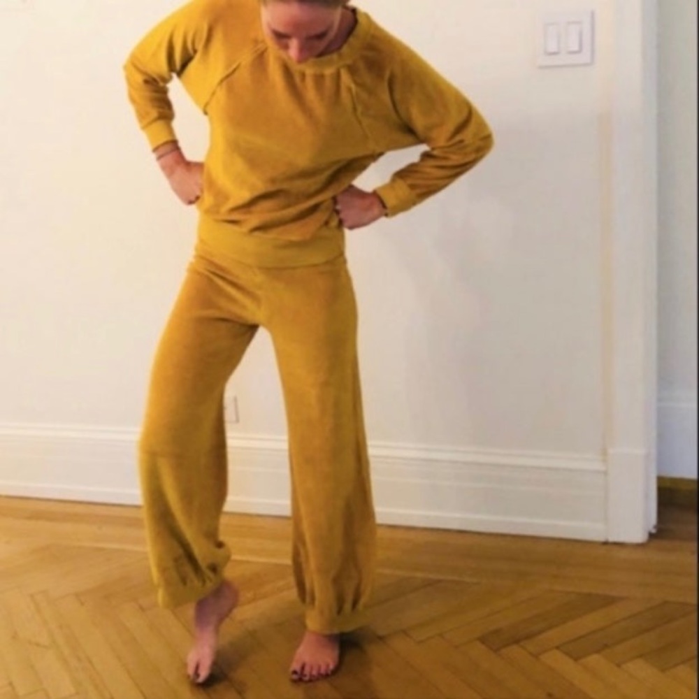 Suzie kondi Harem pockets pants in velour mustard yellow